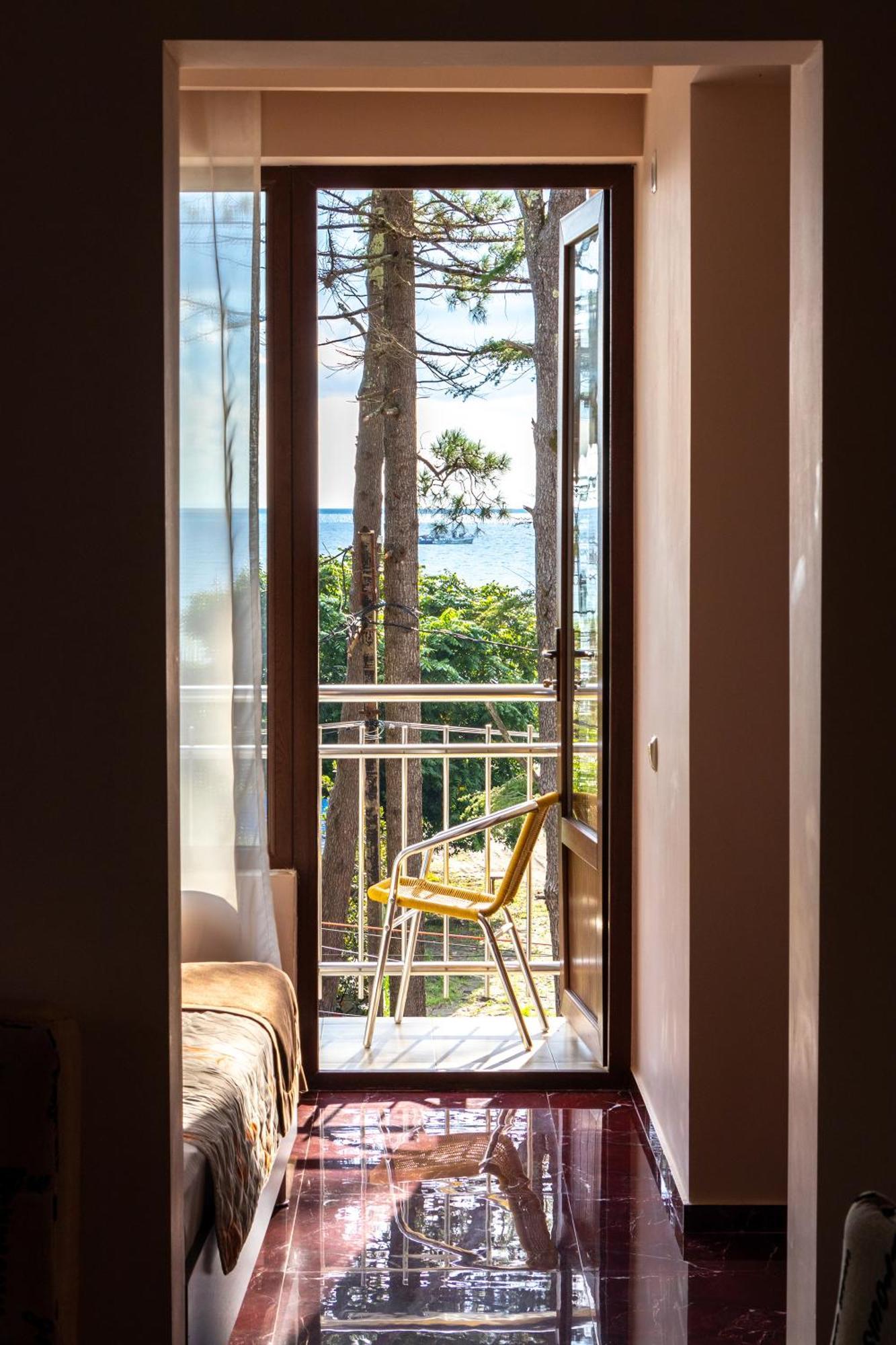 Samni Hotel Ureki Exteriér fotografie