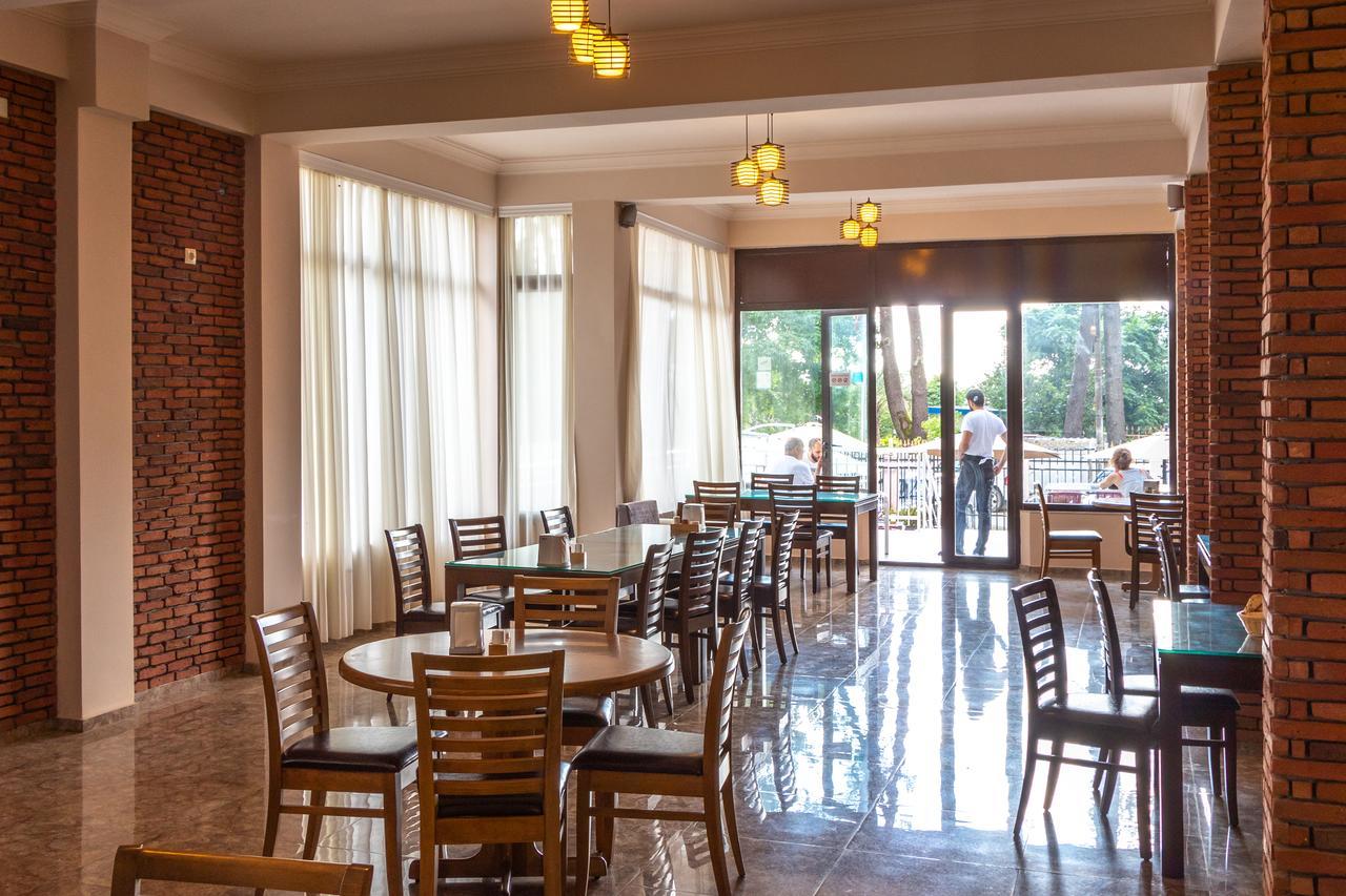 Samni Hotel Ureki Exteriér fotografie